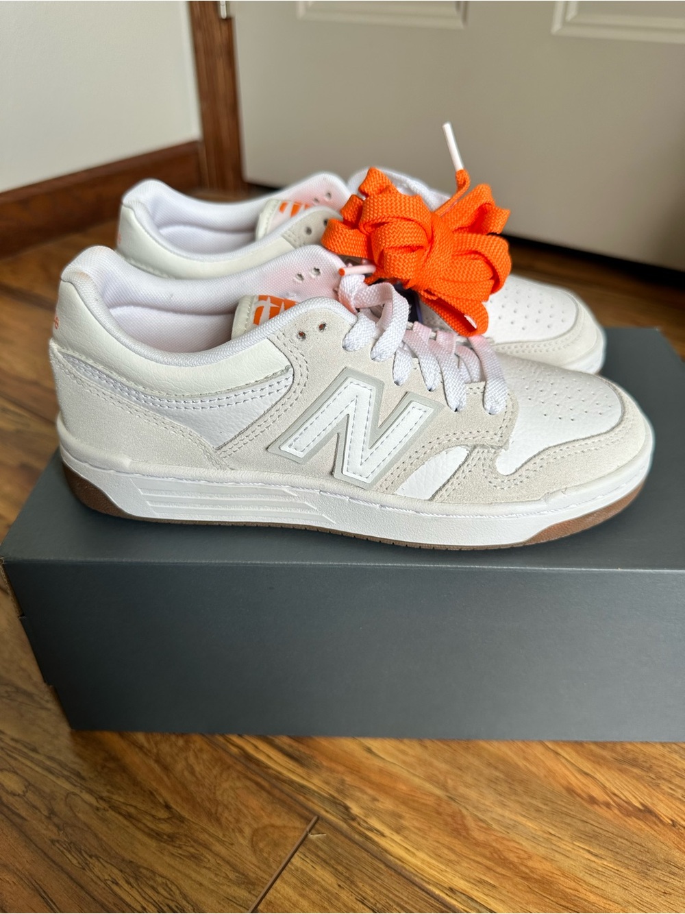 New Balance Men’s 480L White Cream Sneakers with Orange Men’s size 4 women’s 5.5